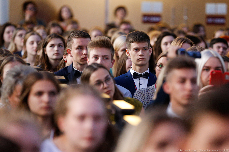 Золотые дети: в Кафедральном соборе поздравили калининградских отличников