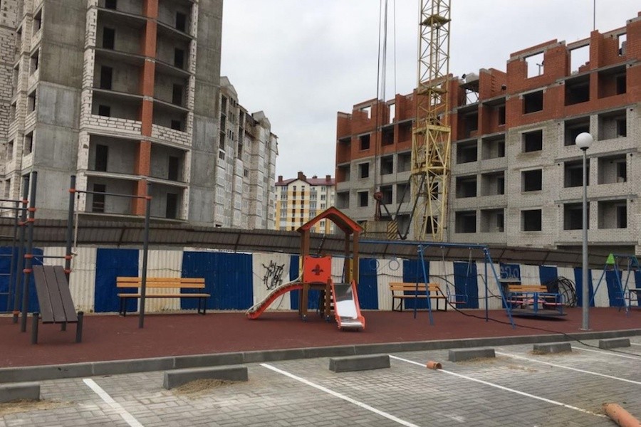 Власти Зеленоградска: в эксплуатацию ввели многоквартирный дом с нарушениями