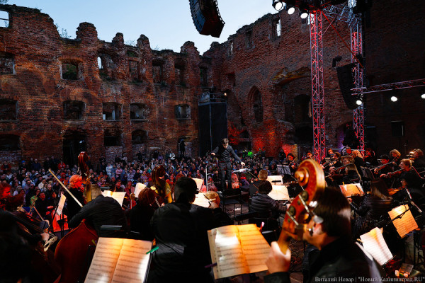 Фестиваль на руинах: в замке Рагнит сыграли музыку Чайковского и Рахманинова (фото)