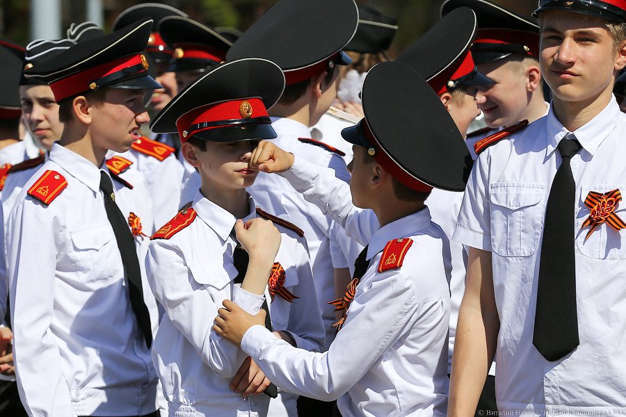 «А этот маленький»: в Калининграде прошел парад кадетов (фото)