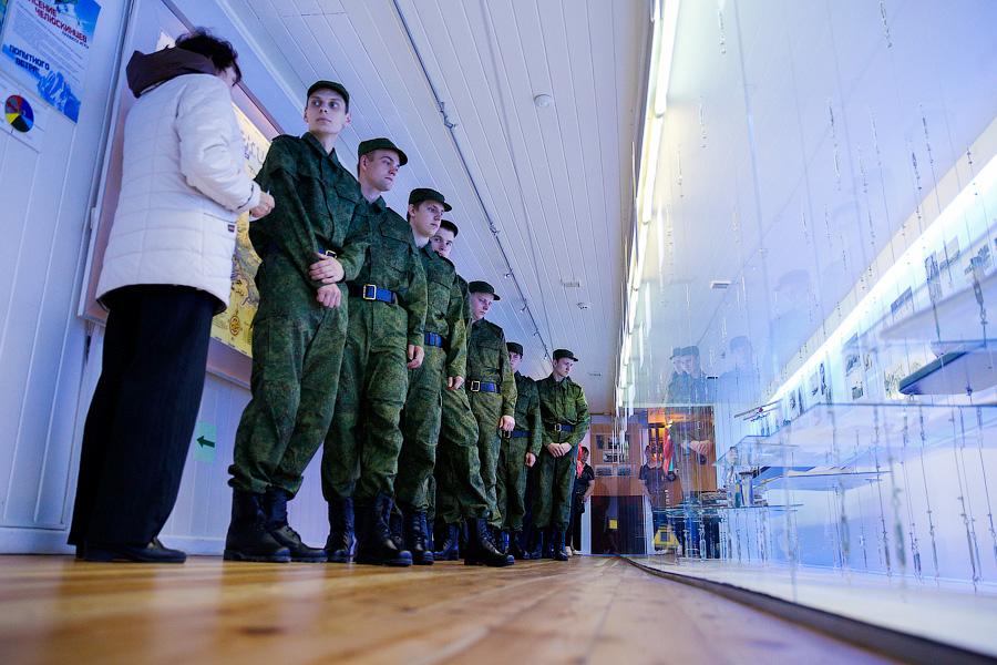 За кремлевскими стенами: 10 калининградцев отправились в Президентский полк