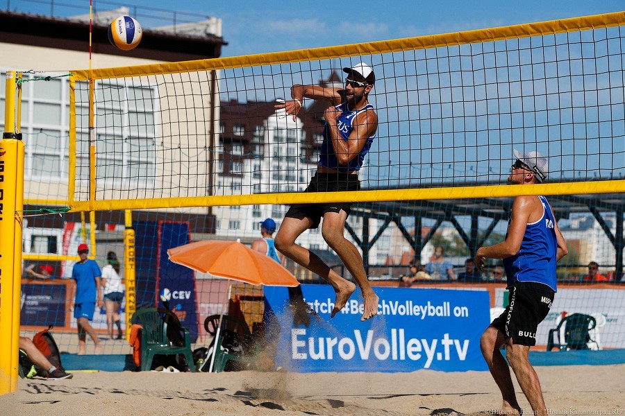 Лежали на пляже? Вот что было на песчаных кортах совсем рядом с вами (фото)