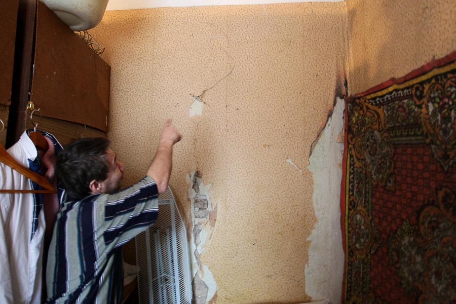 «Ладно, нас завалит, но детей?!»: власти Советска не спешат расселять аварийный дом