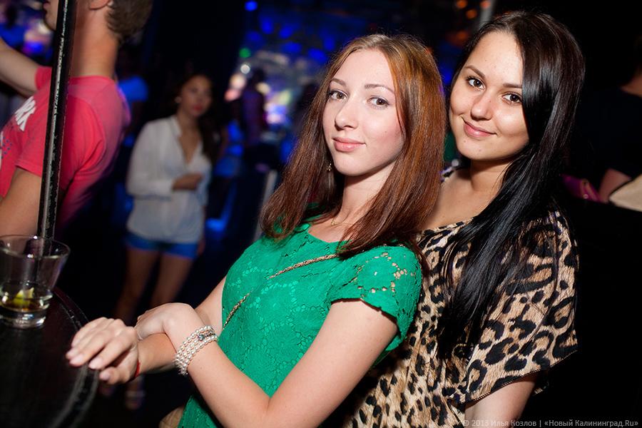 Бикини-пляж: в «Платинуме» прошел показ купальников