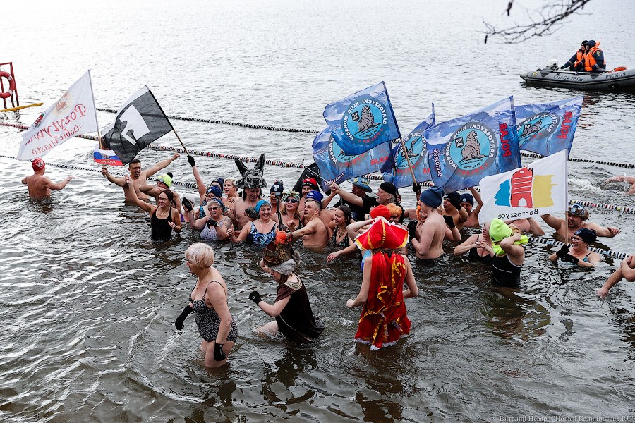 Холодный мир: на Шенфлизе прошли купания польских и калининградских моржей (фото)