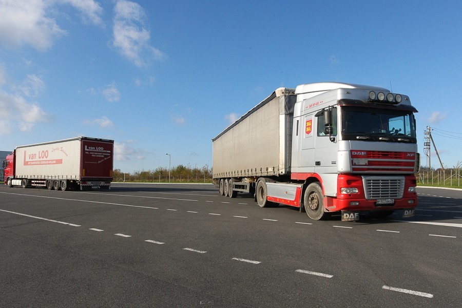 Минтранс: водителей грузовиков будут лишать прав за перевес, машины — конфисковывать