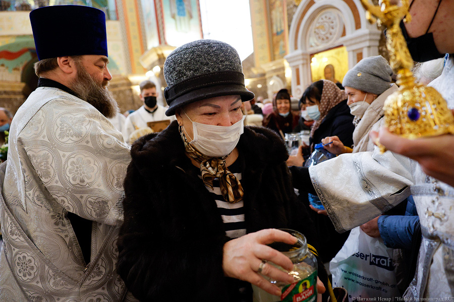 Без проруби, но с литургией: в Храме Христа Спасителя провели праздничную службу (фото)
