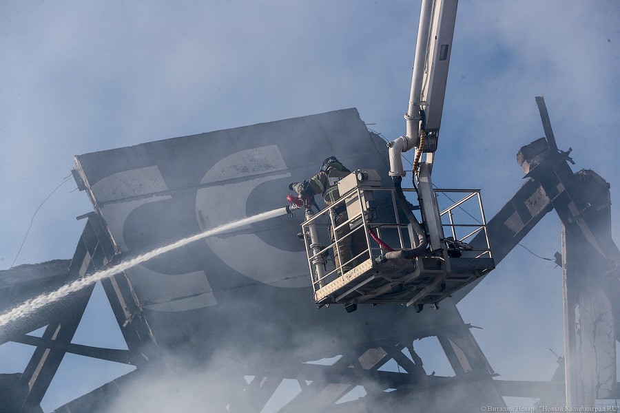 Бетон и балки: последствия крупного пожара на «Цепруссе» (фото)