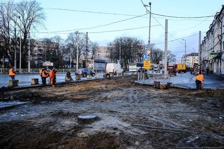 Асфальт вместо брусчатки: ремонт на перекрестке Киевской и пр-та Калинина (фото)