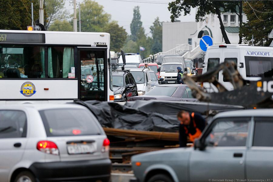 Пробки по центру: новая схема движения вызвала заторы на площади Василевского
