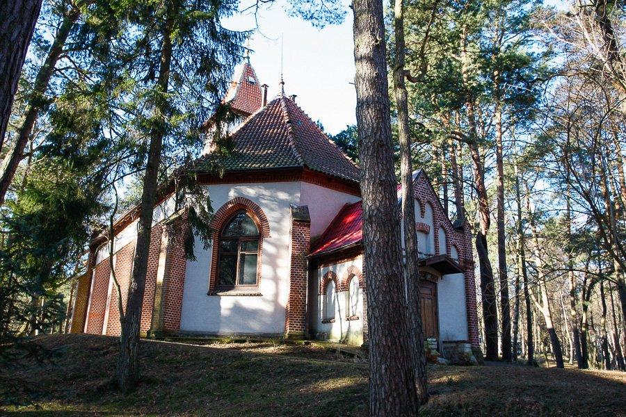 Неизвестные надгробия: храм Серафима Саровского в кирхе Раушена