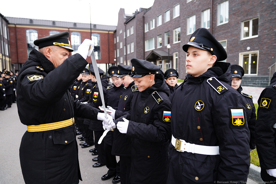 Горящие глаза, серьезные лица: первокурсников приняли в нахимовцы (фото)