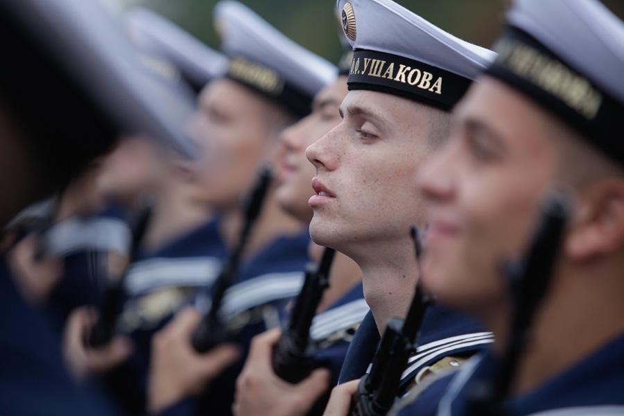 На верность Родине: 300 курсантов БВМИ приняли военную присягу