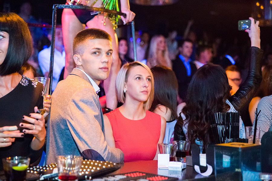 Все танцуют локтями: в клубе «Платинум» выступил протеже Тимати L’One