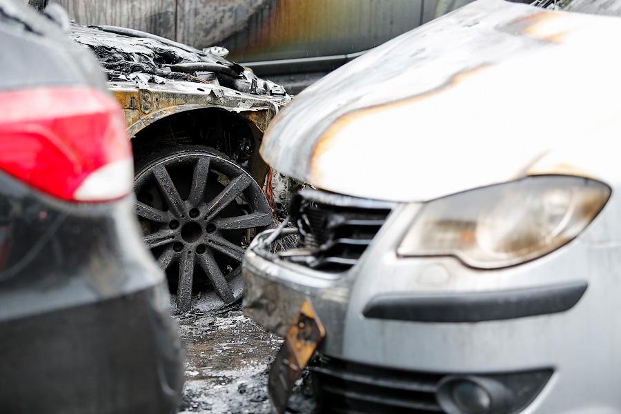 Обидный проигрыш: в Калининграде 14 авто сгорели из-за ссоры картежников 