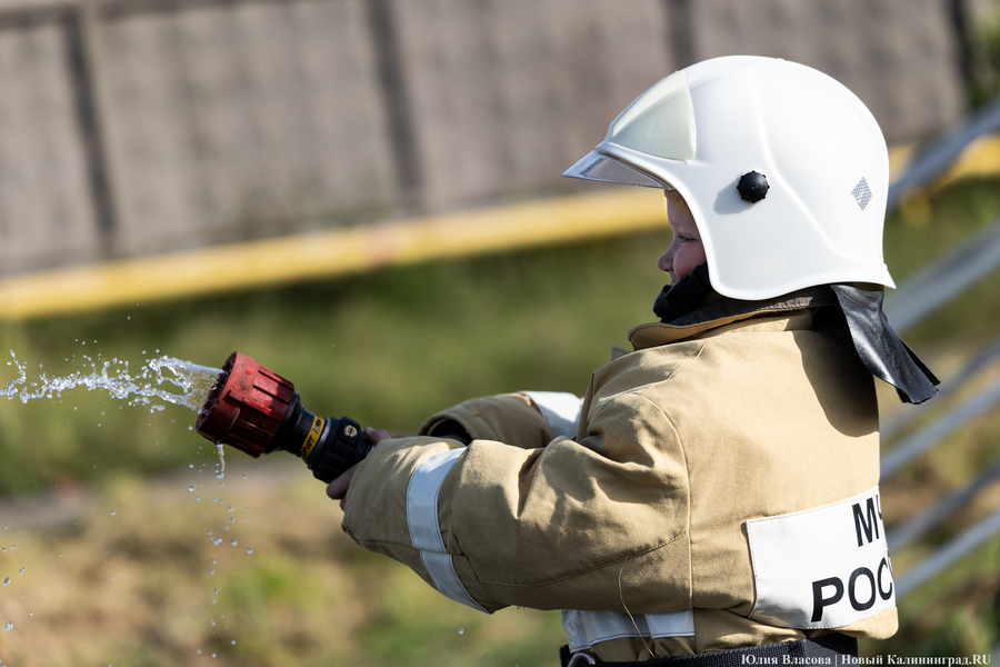 Боевое развертывание: в Калининграде провели соревнования спасателей (фото) 