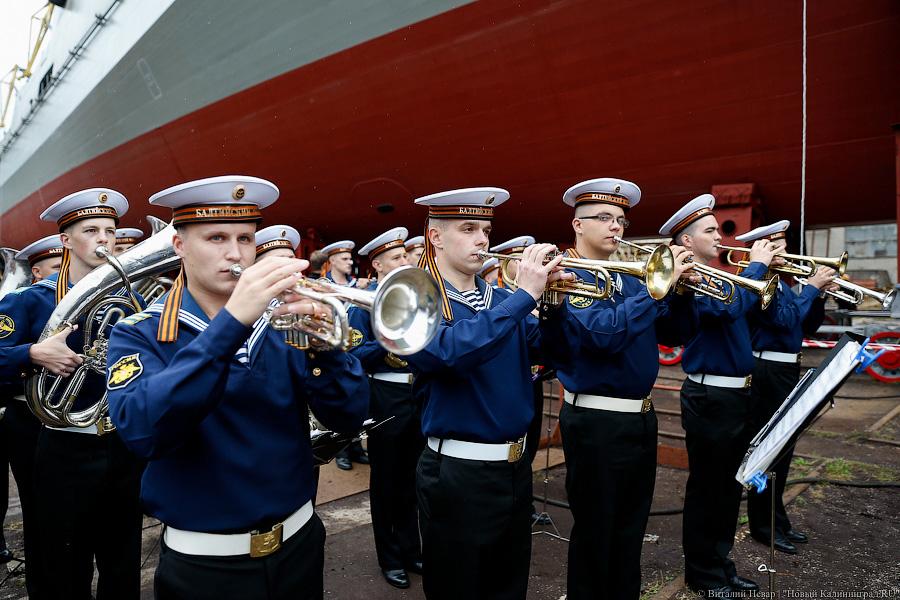 Исполин на колёсах: в Калининграде спустили на воду фрегат «Адмирал Макаров»