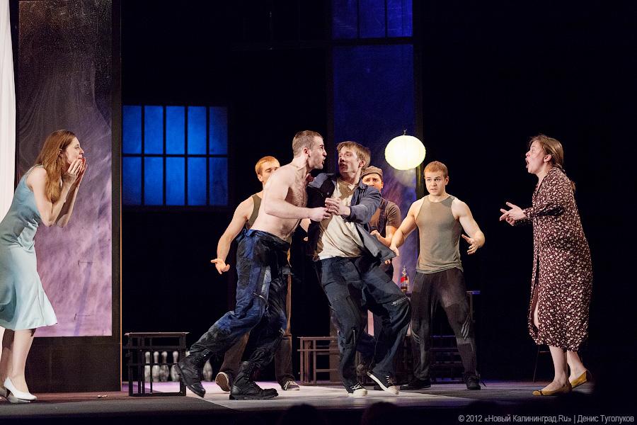 «Трамвай „Желание“ останавливается здесь»: фоторепортаж со спектакля