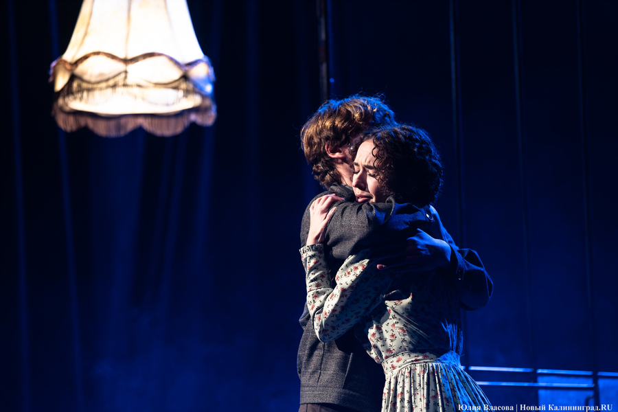 «Профессия — Родину защищать»: в музтеатре Калининграда поставили легендарных «Офицеров» (фото)