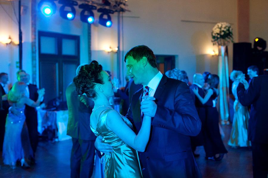 "Под звуки вальса": фоторепортаж с благотворительного бала "Янтарная корона"