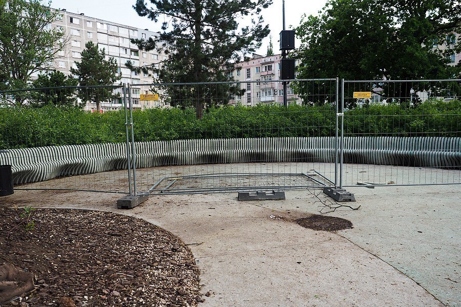 В Калининграде решили ремонтировать сквер с фонтаном спустя год после открытия (фото)