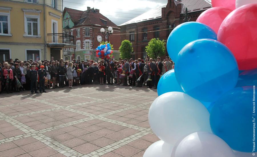 Назначены единые даты последних звонков и вручения аттестатов для всех школ области (исправлено)