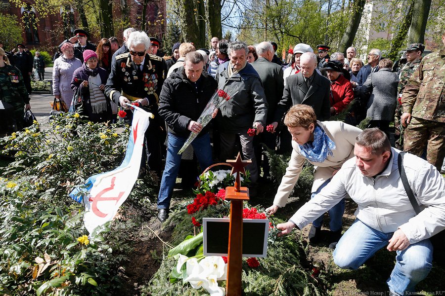 Память героям: в Калининграде перезахоронили найденных поисковиками воинов