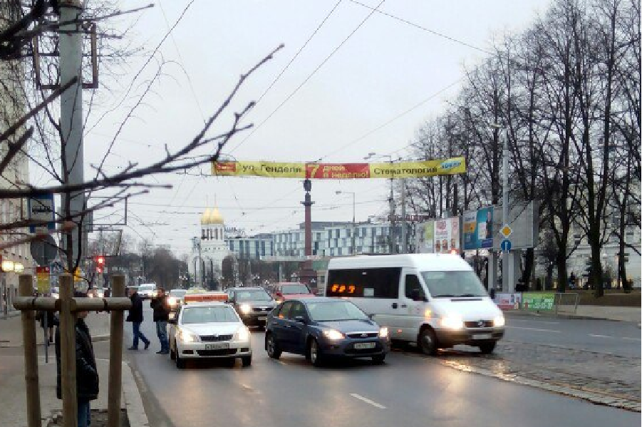 В центре Калининграда столкнулись «Форд» и «Шкода», образовалась пробка (фото)
