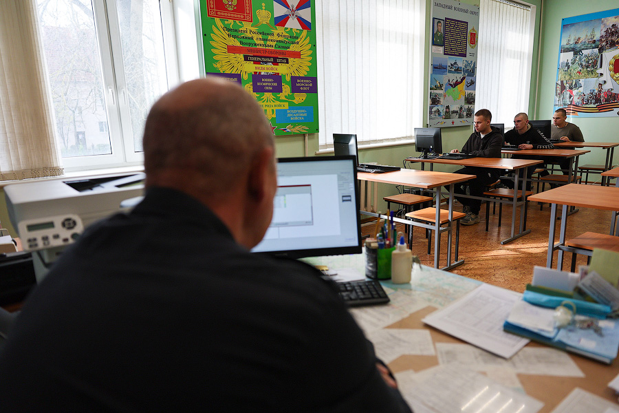 Срочный ноябрь: в Калининградской области первых призывников отправляют в части (фото)