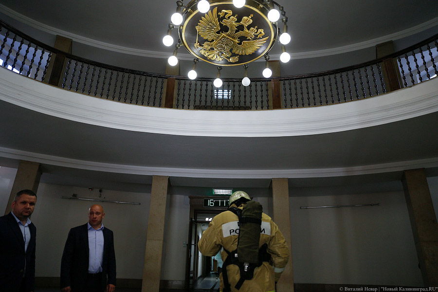 «Шланги, сирены, селфи»: как на Дмитрия Донского, 1, учились спасать всех врио