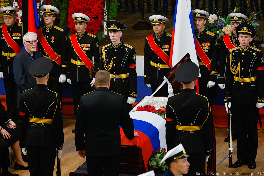Калининград прощается с адмиралом и экс-губернатором Владимиром Егоровым (фото)