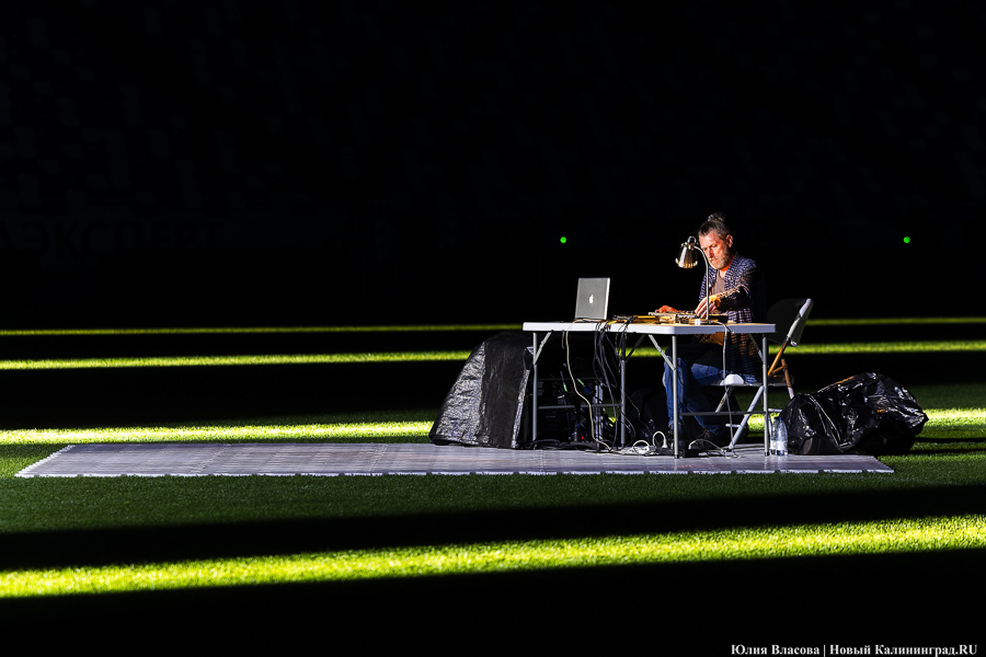 «Звуковая скульптура»: на стадионе «Калининград» устроили саунд-арт-концерт
