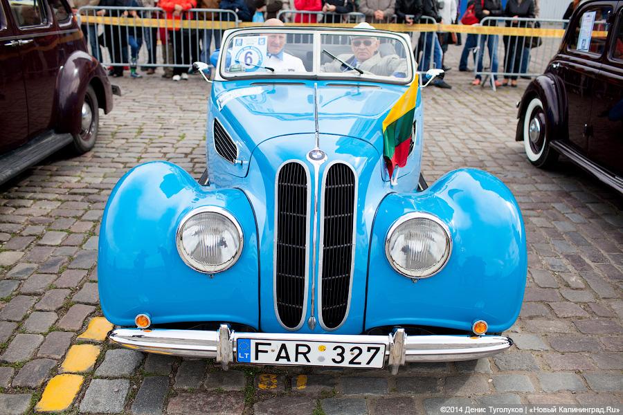 Хрусталёв, машину!: в Калининграде прошел фестиваль ретро-автомобилей