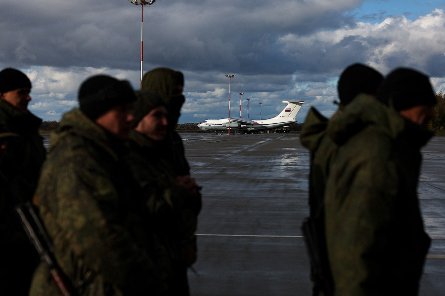 Хмурое утро: из Калининграда отправили очередную группу мобилизованных (фото)