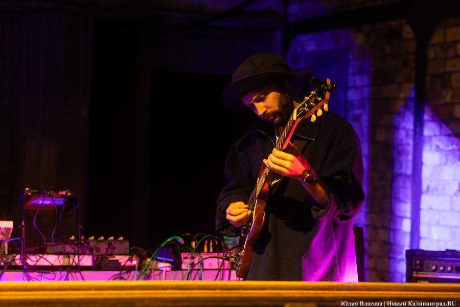 Индустриальные смыслы «Смены»: как прошёл фестиваль света в Кузнечном цехе (фото)