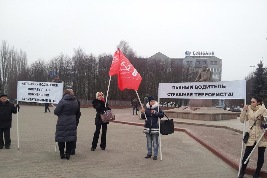 Требуем «строгача»: друзья и родные жертв ДТП поддержали митинг КПРФ