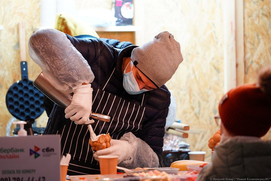 Девочки, записываемся на ободочки: в Калининграде открылась новогодняя ярмарка на острове Канта (фото)