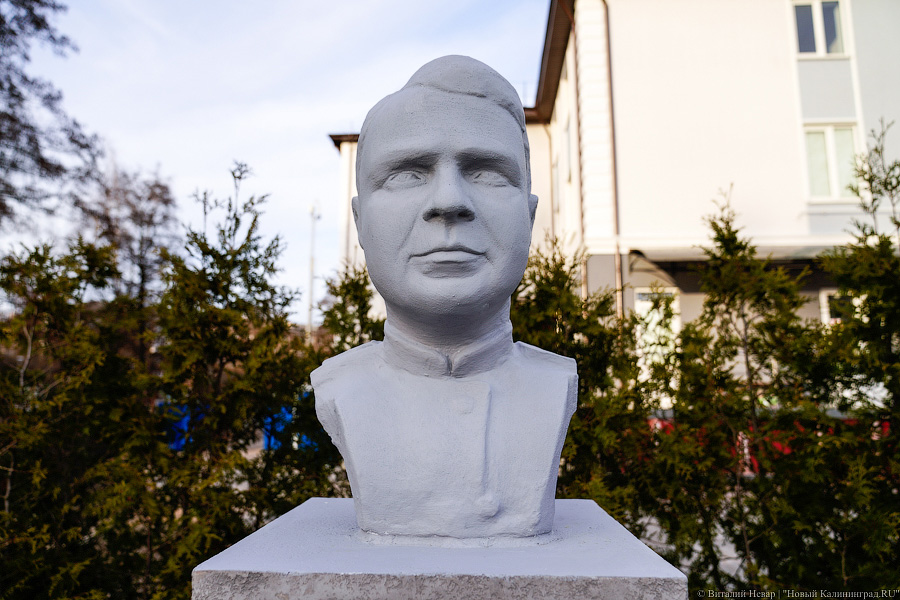 В Чкаловск вернули бюсты лётчиков после реставрации. Вот как они теперь выглядят