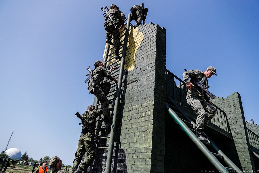 10 километров преград: на «Хмелевке» начался конкурс морпехов «Морской десант» (фото)