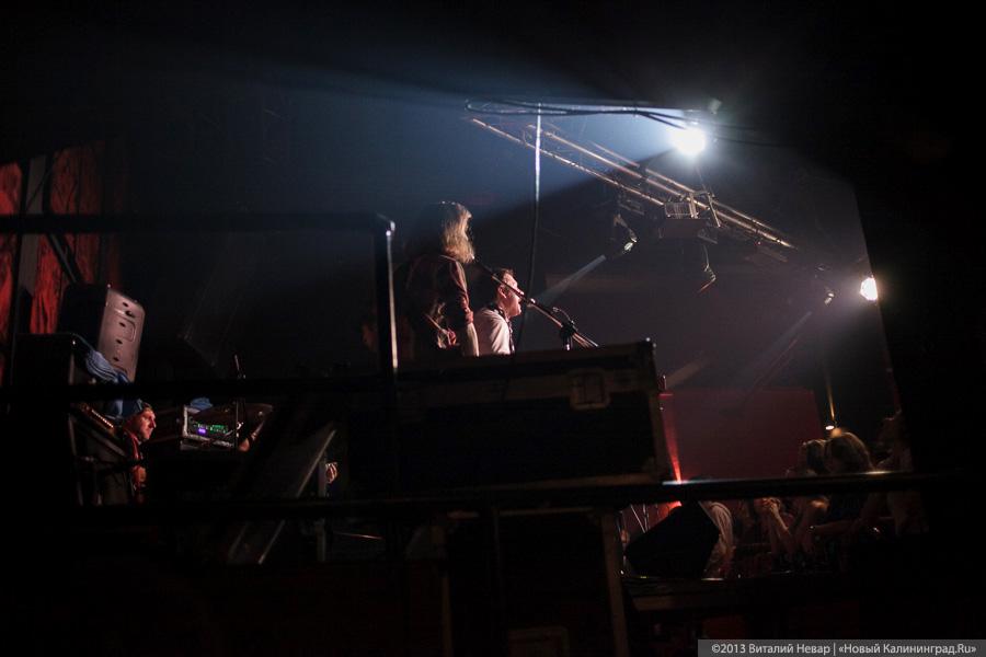 Арлекин, Пьеро и танцы с бубном: в Калининграде прошел концерт группы «Ундервуд»