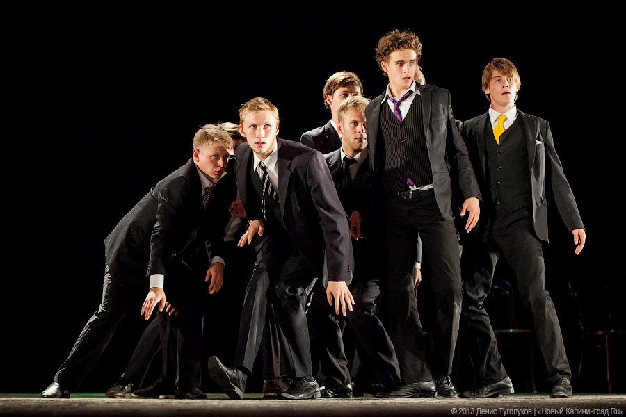 Всё о WooZoo: на «Балтийских сезонах» показали спектакль Олега Глушкова