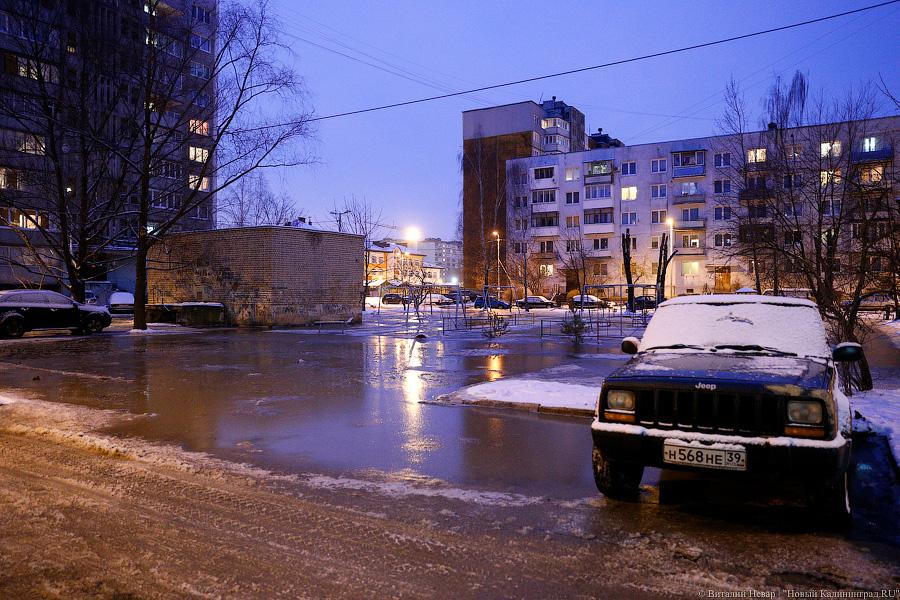Ледовый остров: под второй эстакадой прорвало трубопровод (фото)
