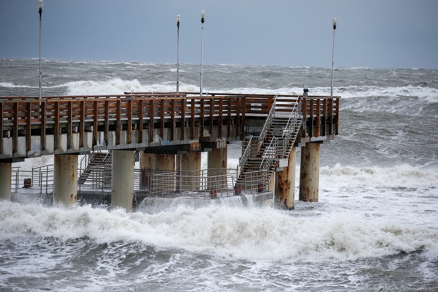 У моря погода: как Зеленоградское побережье переживает шторм
