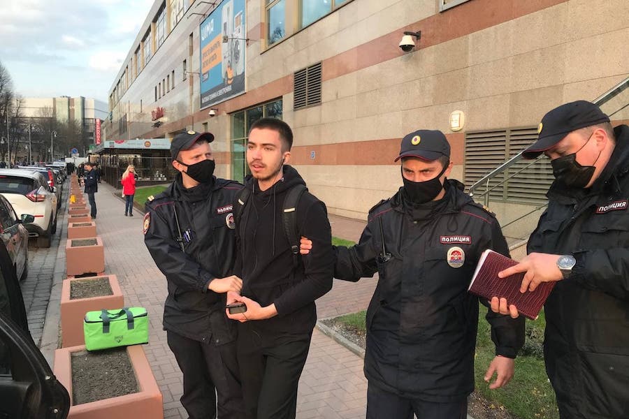 В центре Калининграда начались задержания (фото)