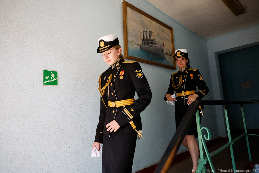 Погоны, кортики и женщины-офицеры: как прошел выпуск в БВМИ (фото)