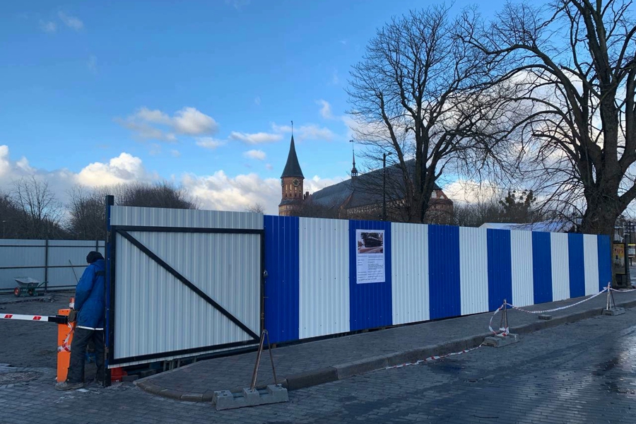 Около «Рыбной деревни» строят новый торговый павильон (фото)