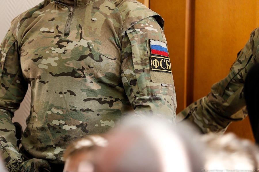 Суд оставил под стражей калининградца, обвиняемого в симпатиях к «Артподготовке»