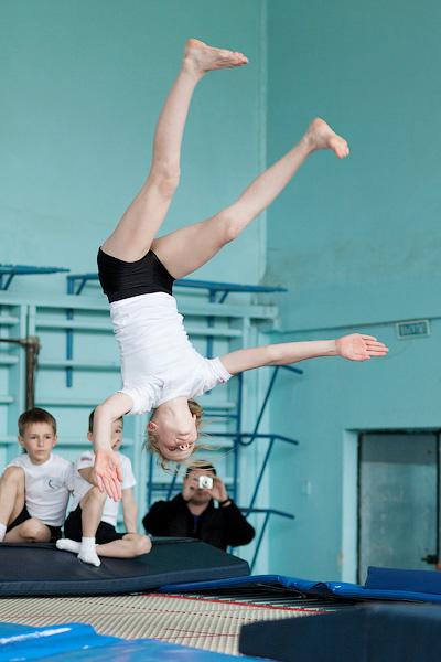 «Прыжки в высоту»: фоторепортаж с соревнований юных батутистов