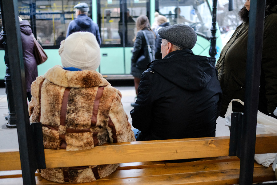 Больше сотни пенсионеров: в региональном оперштабе рассказали о заболевших COVID