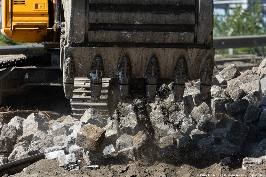 Останется с одним тротуаром: в Калининграде до августа закрыли мост на Суворова (фото)